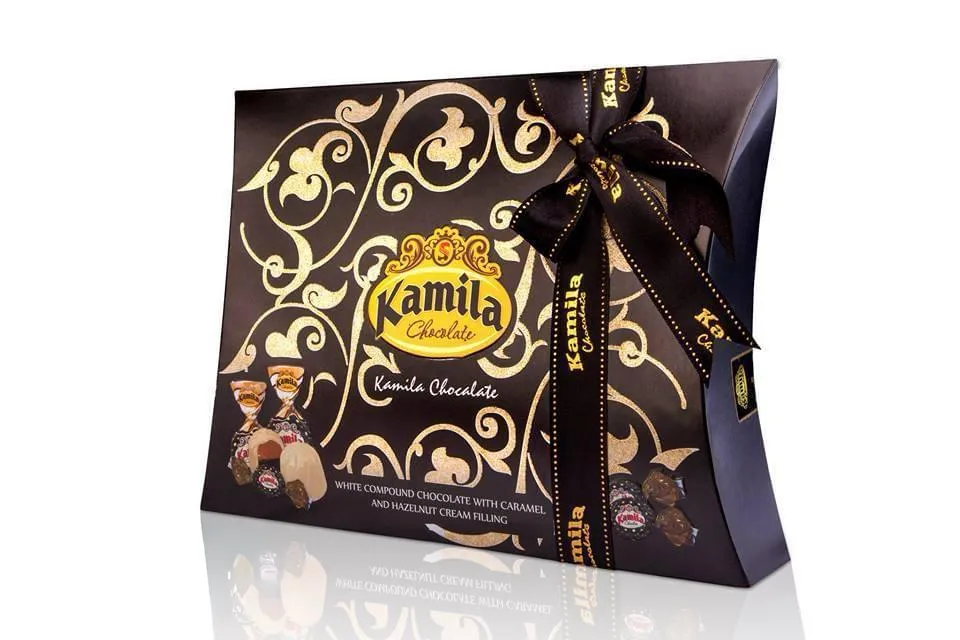 KAMILA DARK BOX WHITE CHOCOLATE WITH CARAMIL AND HAZELNUT 300G - كاميلا دارك بوكس شوكلاتة بيضاء بالكراميل والبندق 300جم